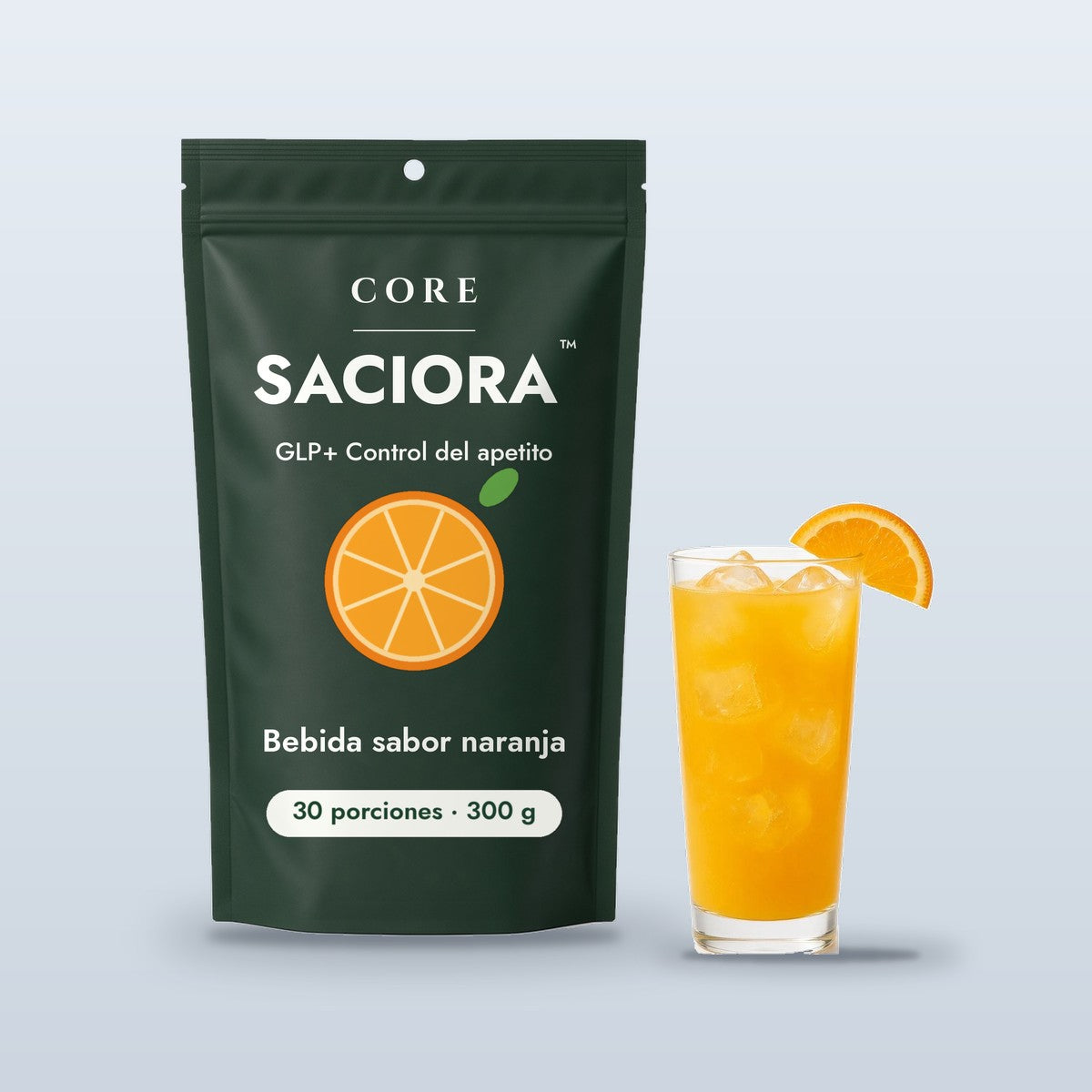 Bolsa verde de Saciora™ GLP+ Appetite Control de Core junto a un vaso de bebida sabor naranja con hielo